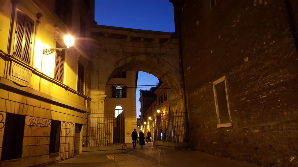 Arco Di Gallieno Acomodação com café da manhã 